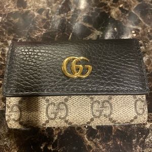 Gently used AUTHENTIC  Gucci key holder